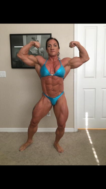 Anne Sheehan and her enormous size in all its front double biceps glory!!!