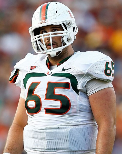 gato-loco:  272gold:  Brandon Linder, 311lbs 6′6, 22yo  Nicely pulled together!