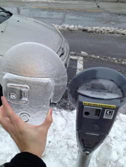 vaginavision: addignisherlock:  sixpenceee: Ice coming off a parking meter this is so satisfying   I wanna smash it so bad 