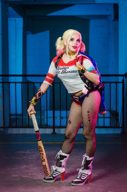 hotcosplaychicks:  Harley Quinn ~ by ohmyvee