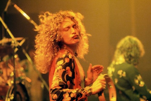 babeimgonnaleaveu:  Robert Plant photographed by Neal Preston, 1975. 