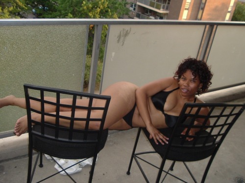 hotblackgirls:  nakia http://hotblackgirls.tumblr.com/ Thanks for the hot submission! 