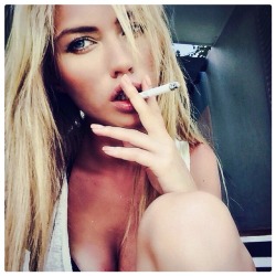 compulsion2smoke:  Hot and sexy blonde!!