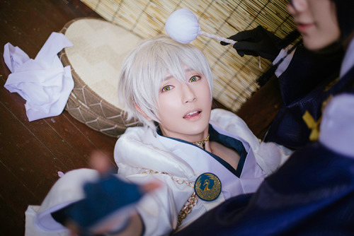 刀剣乱舞touken ranbu COS | 鹤丸国永Tsurumaru Kuninaga  @黄靖翔Huang Jingxiang  |  三日月宗近mikazuki munechika @乐乐SO