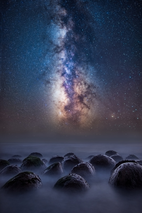 Milky Way rising over “alien eggs” in Northern California [2000x2996] [OC] via /r/EarthP