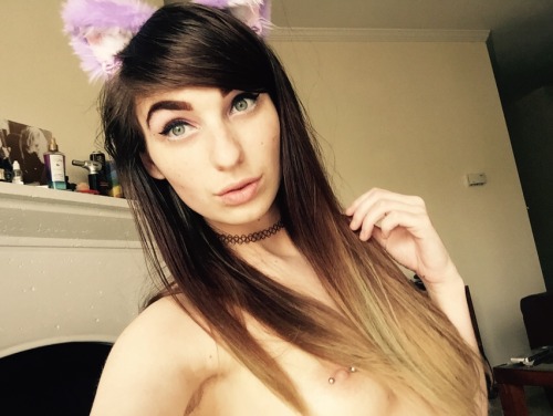 juicy–kitty:  Nyyyyyahhh 💜🎀