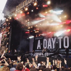 spinalbreak:  Fucking sick set from A Day To Remember at Download festival this year