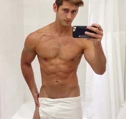 hotandsexymen:  http://instagram.com/maxisms