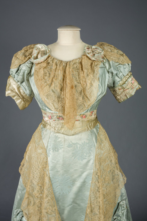 Afternoon dress, 1895-90From the Maryland Center for History and Culture