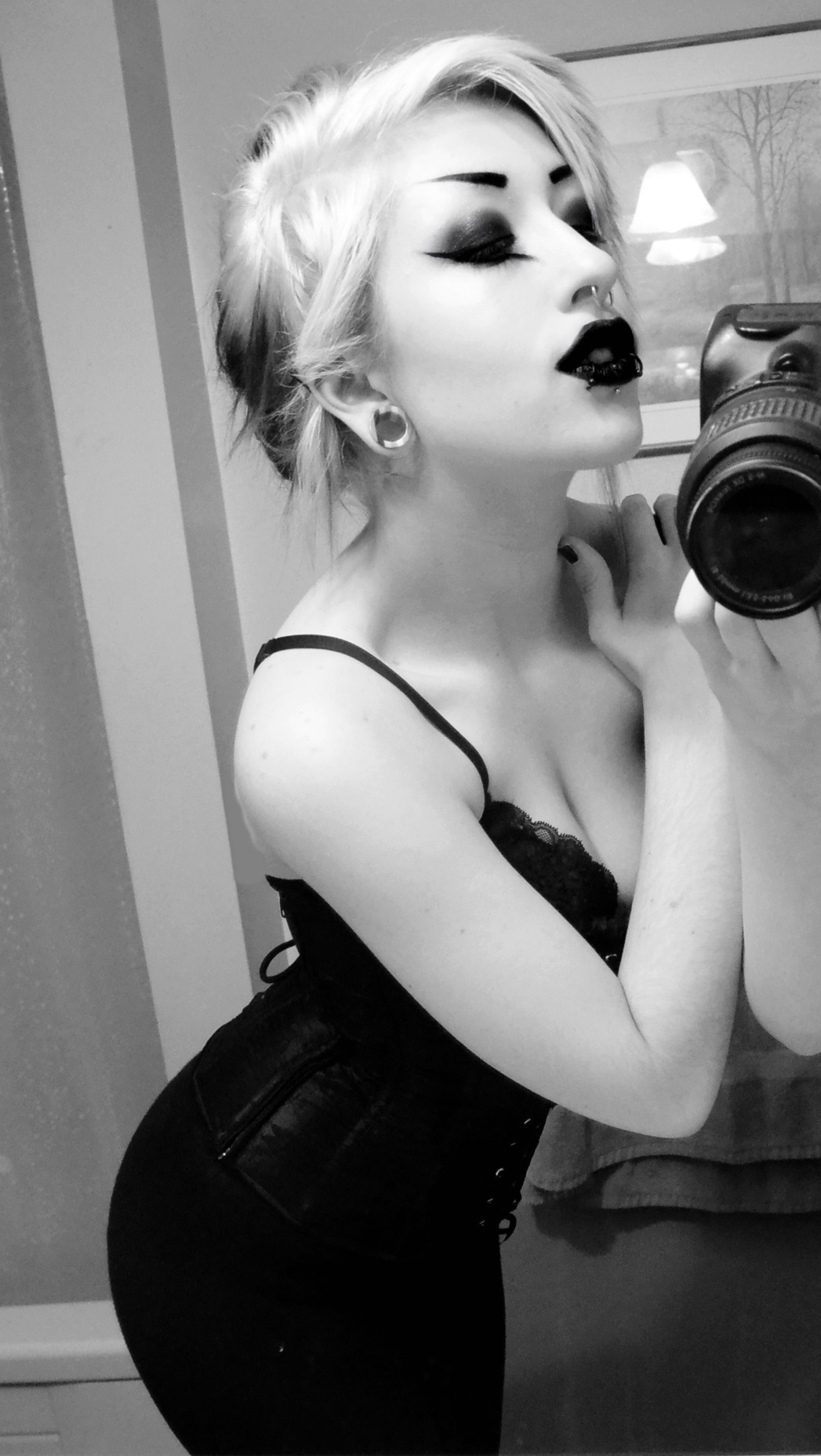 malicewondrland:  You look good, now let the devil inside. 
