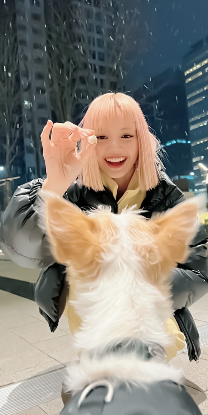 { BLACKPINK } Lisa Lockscreens