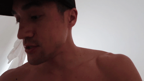 dailykeahu:  “Ok. I need a shirt.”  I STARTED A VLOG! FIRST ONE.