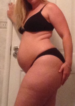 growingpawg:  6months into my gain #feedee