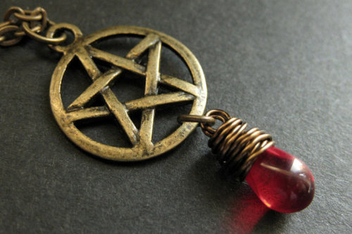 gilliauna: Bronze Pentacle Necklace. Teardrop Pendant Necklace. Pagan Jewelry. Red Necklace. Handmad