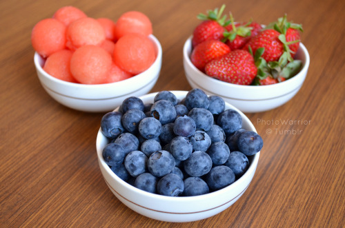 Watermelon balls, strawberries and blueberries