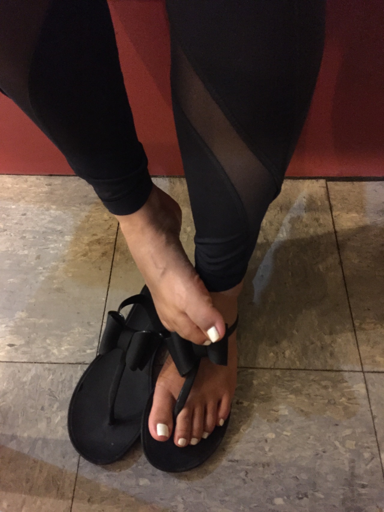 buntoes:  happy saturday night toes ☺️ (new pedi yay!)