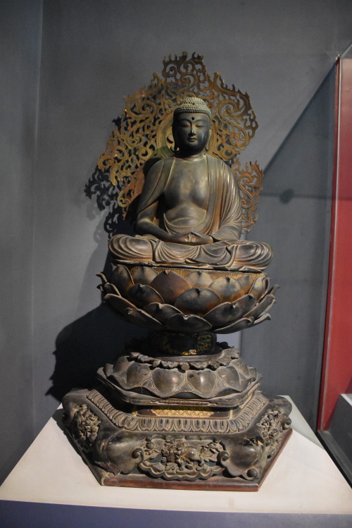 Phật – the BuddhaGilt wood, 17th Century CEJapanMuseum of Vietnamese History, Saigon