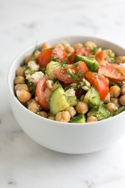 theyumyumblr:  Chickpea salad with Lemon and Dill