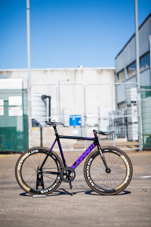 becausefixie:  Matt Leasegang’s LOW// Track PursuitHand-built in San Francisco by Andrew Low o