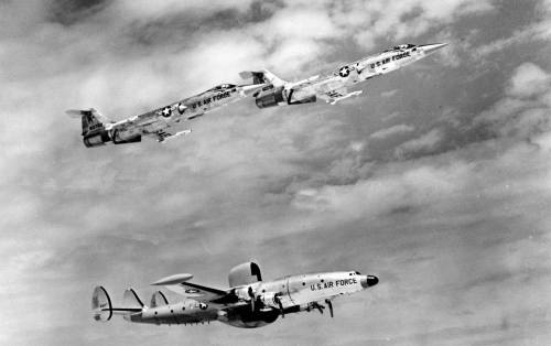 fredsbarandgrill - USAF F-104s with a Lockheed Constellation