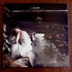 beyond-the-blackened-burning-sky:  Alcest - Souvenirs d’un autre monde (2007) 