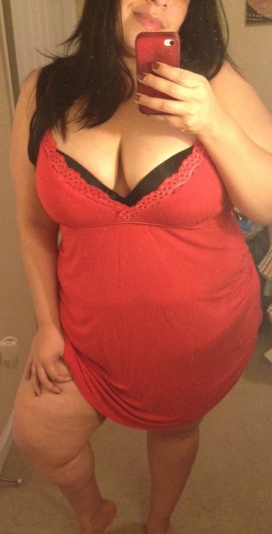 realcurveslatina2012: Lady in red *Gorgeous 