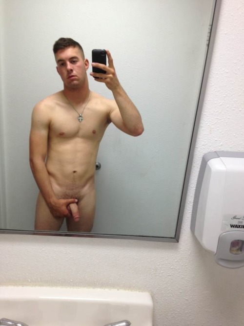 biblogdude:  Bring it bro and let’s do it! militarymencollection:  via http://militarymenglory.tumblr.com/   Uniformed dick.