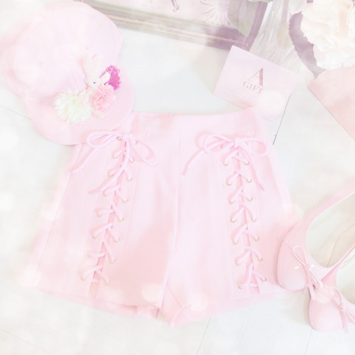 jessabella-hime:Sweet Lace High Waist Shorts  【 ❤ | ❤ 】Use discount code ’creepycutie’ for 10% off!