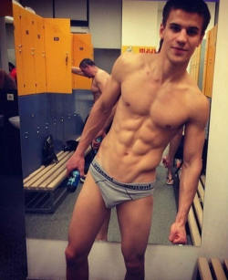 amsterikdam:  Follow for more hot guys > AMSTERIKDAM <