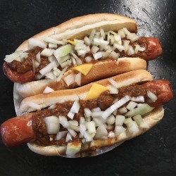 helencho:  redemption chili cheese rippers 🌭 (at Hiram’s Roadstand)