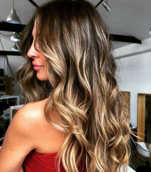 Wowza! Great lengths via @niko_edwardsandco at @_edwardsandco. ‍♀️ Who else would LOVE strands this 