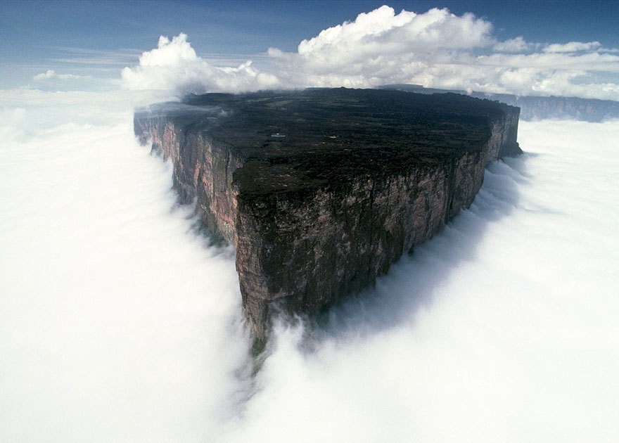 phenex1331:  20 places that don’t look real (part 2) 11.Mount Roraima-Venezuela