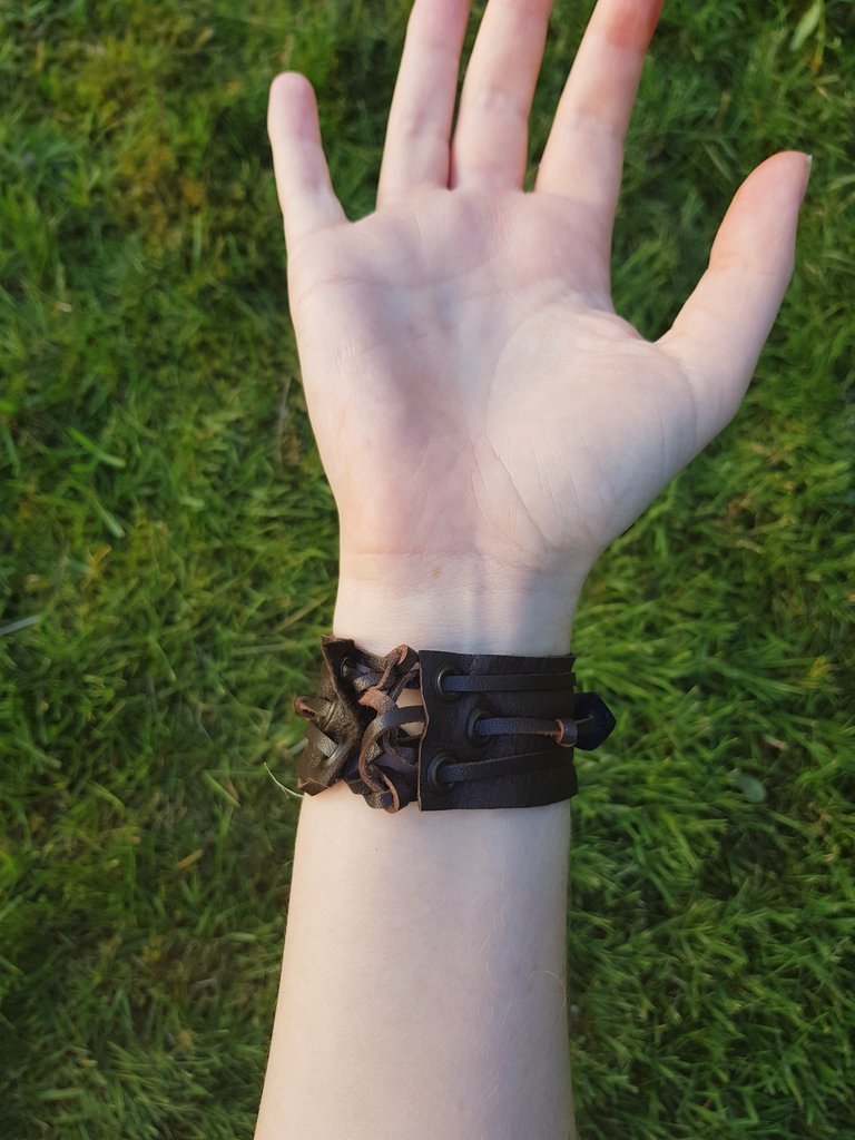 Kurrie Cosplay — The Last of Us Part II: Dina's bracelet I'm