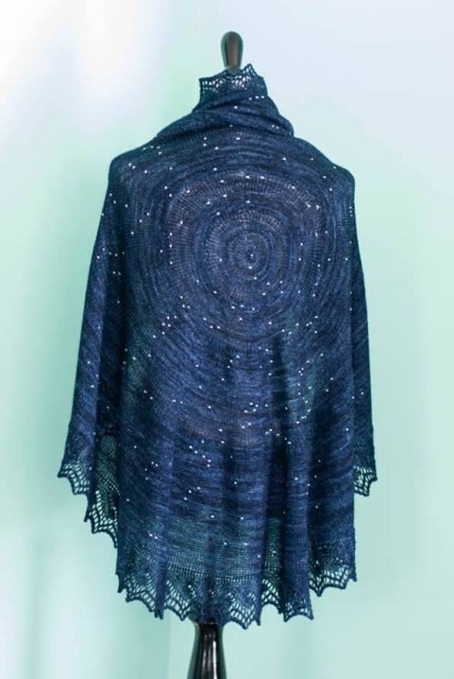 gothiccharmschool:jumpingjacktrash:monthofmay:Redditor’s wife knitted a beautiful star chart shawl.t