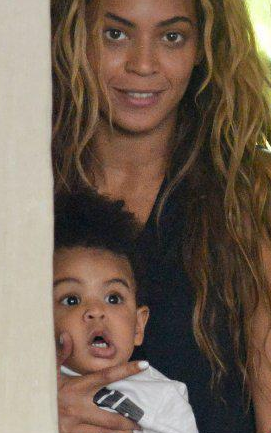 ohgod-awesome-posts:Hey y’all, it’s me B with Blue Ivy just hanging out Y’all cmere Come closer Lemme holla at y’all a second Y’all want this damn baby?