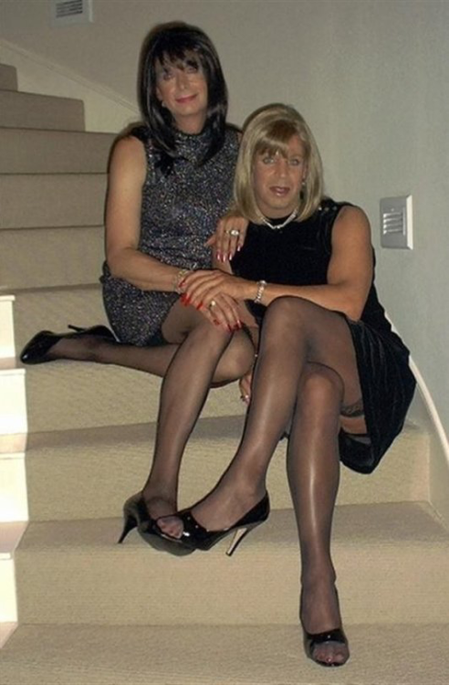 All Right Gurls Give Us A Sissy Pose To R