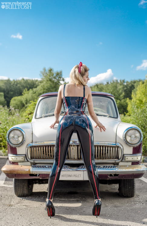 k-piglet-latex:  Fact № 11.     I am a designer.FACEBOOK INSTAGRAMDEVIANTARTYOUTUBElatex by RUBEAR