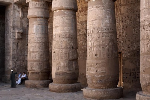 Medinet Habu Massive columns of the outer hypostyle hall, Mortuary Temple of Ramesses III, Medinet H