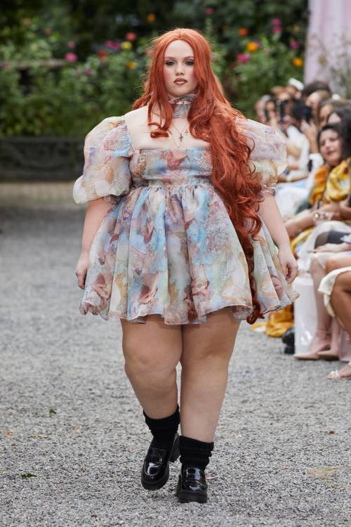 thinfatfit:  size diversity on the Selkie runway pt 2https://fashionista.com/2021/09/selkie-puff-dresses-clothing