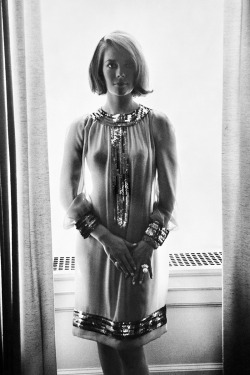 20th-century-man: Natalie Wood / photo by Steve Schapiro, New York City, 1963.