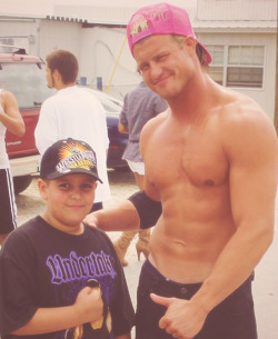 rollinziggler:Can we talk about how hot he