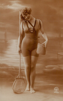 vintagemarlene:  bathing beauty postcard