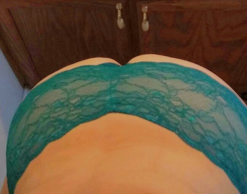 frkysexymom33:For those of you who keep asking for more ass pics!! They aren’t the best but th