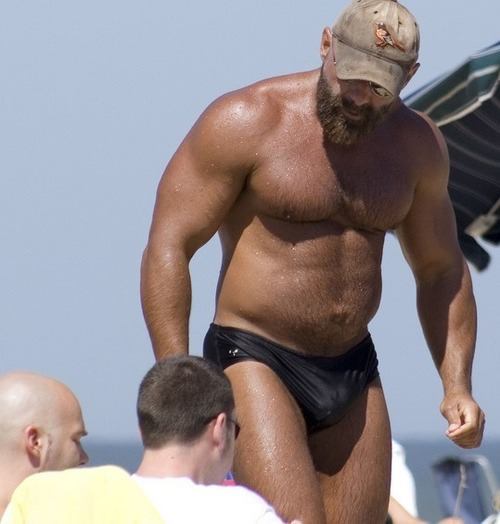 fhabhotdamncobs:  speedosmith:  Hot Bear Speedo Bulge …Yum  ♂♂ 