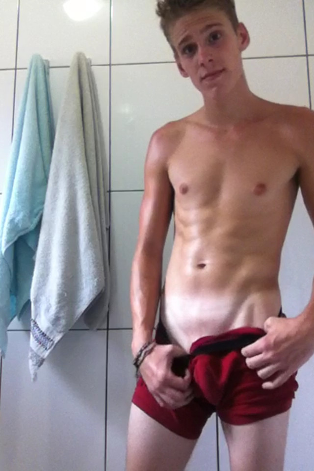 gay-biporn14:  bonermakers:  I could get used to seeing you naked, boy.  okay he