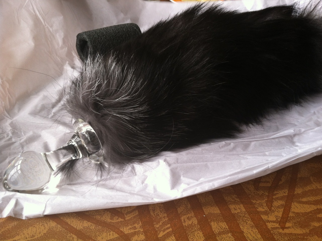 littlemissnebula:  Darker than I expected - going to look killer ❤   http://www.toywillow.com/product/CNVVA-CMTP2-T08/crystal-minx-solid-black-fox-tail-plug