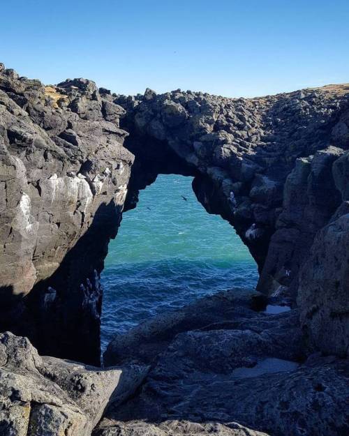 &ldquo;Arch in Arnarstapi, Iceland&rdquo; on /r/Iceland http://ift.tt/2nEt5T7