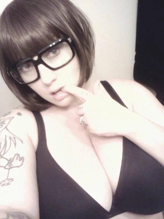 hoosier57:savingthrowvssexy:  Amy Villainous as Velma   Love it