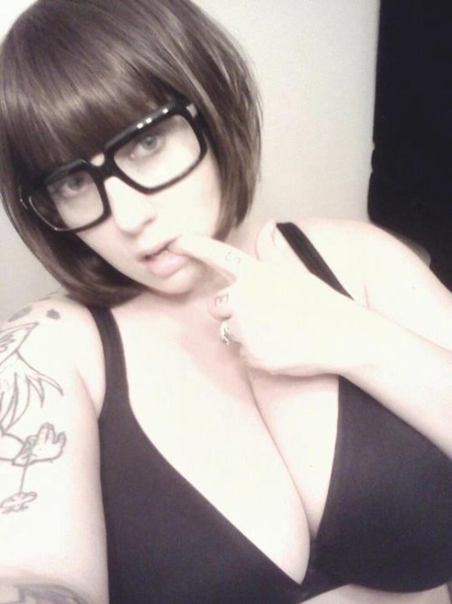 Porn savingthrowvssexy:  Amy Villainous as Velma photos