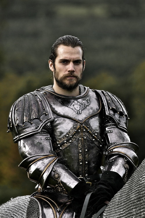 thatotherspectre: rikzpt: Is there anything sexier than armor? I don’t think so. My guy is not wrong:  I mean… EVERYONE LOOKS GOOD IN ARMOR. HOT FUCKING DAMN. 